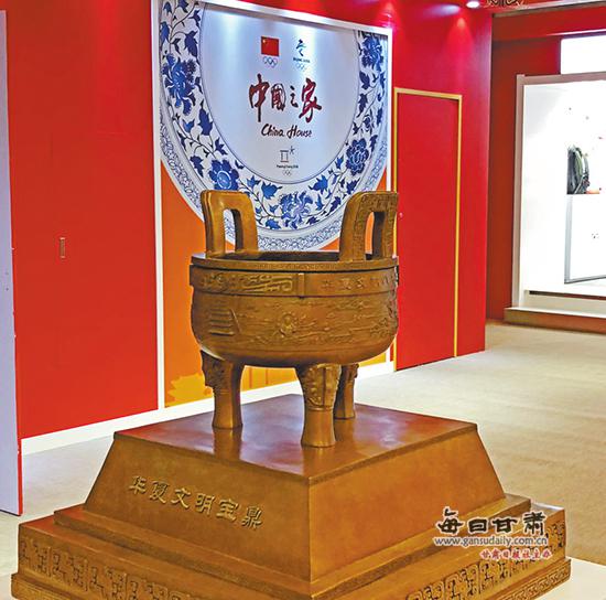 设置在“中国之家”的“华夏文明宝鼎”照片由孙红提供