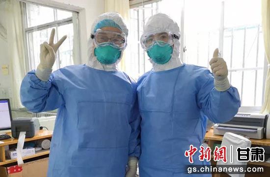 图为兰州大学第一医院一线医护人员工作照。