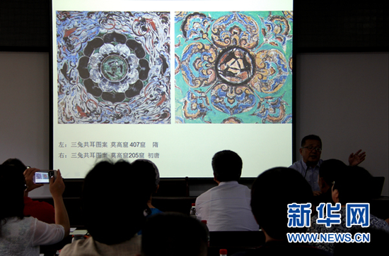2019年8月12日,浙江省东阳市拔尖人才“一带一路”国情研修班学员在敦煌学习“敦煌与丝绸之路上的文化交融”课程。(敦煌市委宣传部供图)
