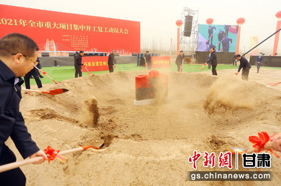 图为恒大新能源动力电池项目奠基现场。高展 摄