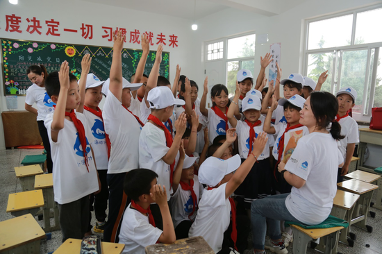 朱盈晔总带领低年级孩子阅读绘本