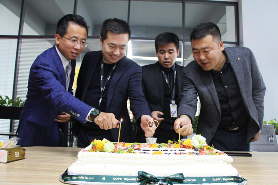 (与会嘉宾为新浪甘肃送祝福)