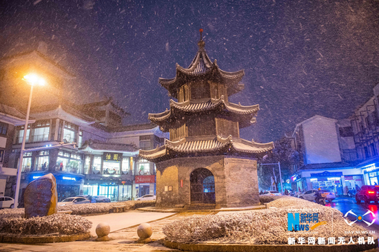 雪中的四望亭分外迷人。