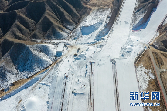 这是1月8日拍摄的甘肃白银国家雪上项目训练基地一景(无人机照片)。新华社记者 马希平 摄