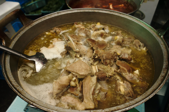 羊肉是甘肃特色民间美食,吃法众多,五花八门。 视觉中国 图