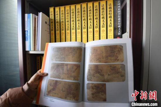 比起以往海内外出版的敦煌藏文文献选辑,此套文献的出版,呈现了法藏敦煌藏文文献之全貌,也让3000多件敦煌藏文文献重光于世。 杨艳敏 摄