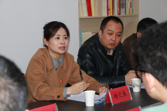 (兰州市城关区委网信办主任杨文侠发言)