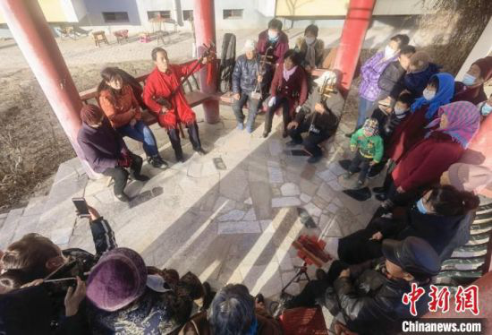 图为1月下旬,甘肃武威凉州贤孝的演出现场。 杨艳敏 摄