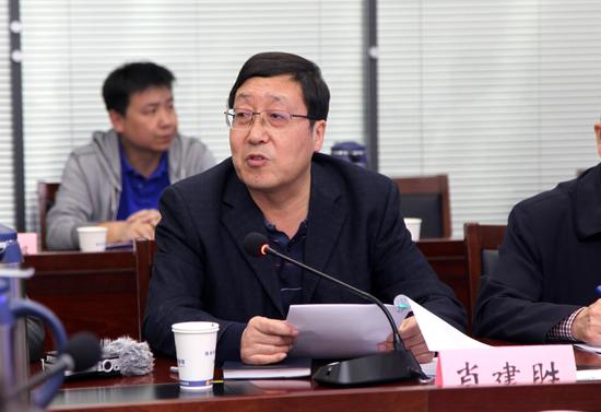 甘肃省工商行政管理局 党组成员、副局长,中共甘肃省委非公有制经济组织和社会组织工作委员会副书记肖建胜