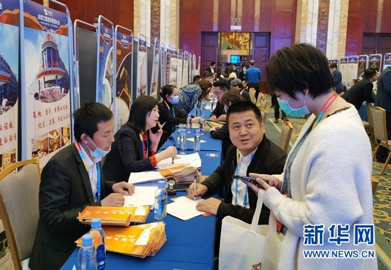 文旅行业企业进行签约。新华网(王生元 摄)