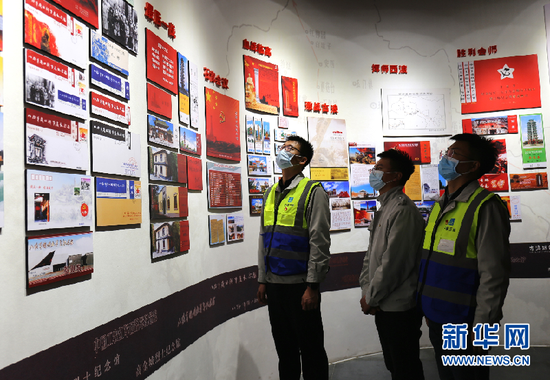 参观八路军驻兰州办事处。