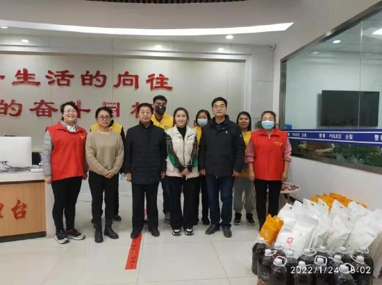 兰州工业学院慰问假期值班人员和社区工作人员