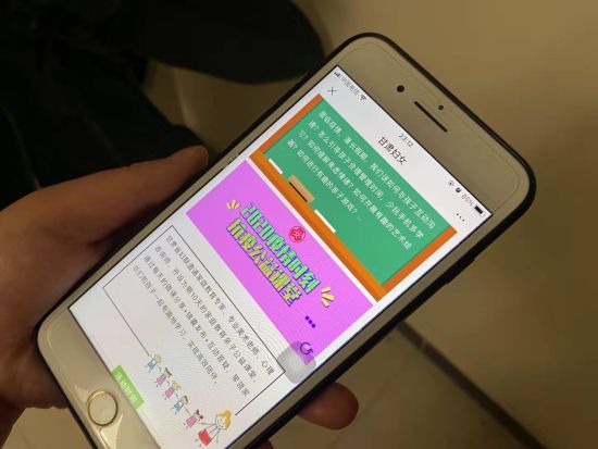 近日,甘肃省妇联邀请家庭教育专家、专业美术老师、心理咨询师,开设为期10天的“抗疫公益云课堂”吸引民众打卡。