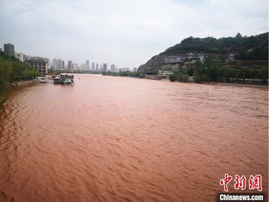 图为今年5月上旬,黄河兰州段河水重现“本色”。