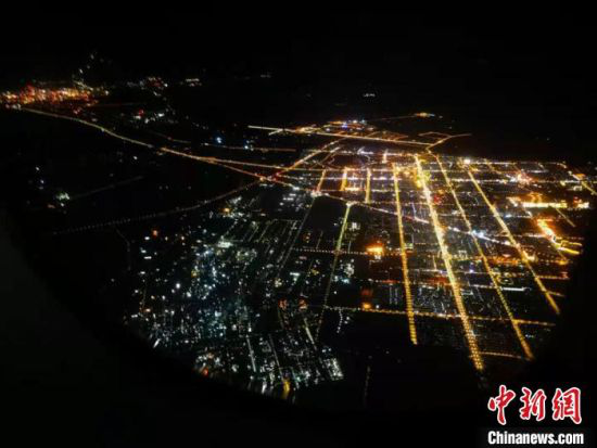 2021年1月航拍酒泉市府所在地的肃州夜景。(资料图) 殷春永 摄