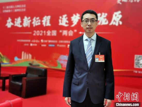 图为全国人大代表、膜材料与膜应用国家重点实验室副主任王刚。受访者供图