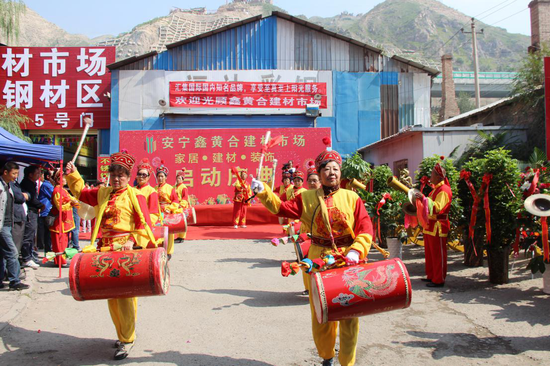 开业现场人气火爆