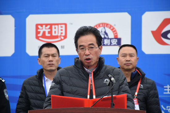 兰州新区教育文化体育局王波局长为比赛致辞