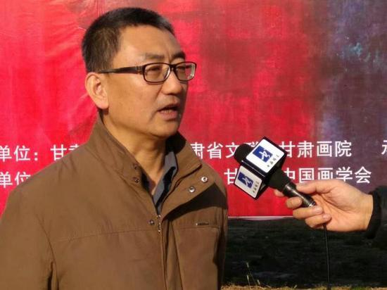 甘肃省文联副主席王登渤出席展览并接受采访