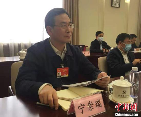 全国两会期间,全国政协委员、民建甘肃省委主委宁崇瑞建议国家将甘肃省定西市确定为中药材药食同源试验示范基地。受访人供图