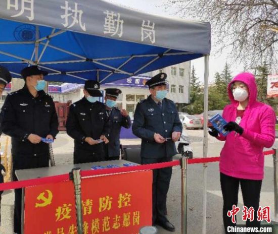 兰州市安宁公安分局成立反电诈领导小组办公室,组织全区联动,编织防范电信网络诈骗宣传一张网。