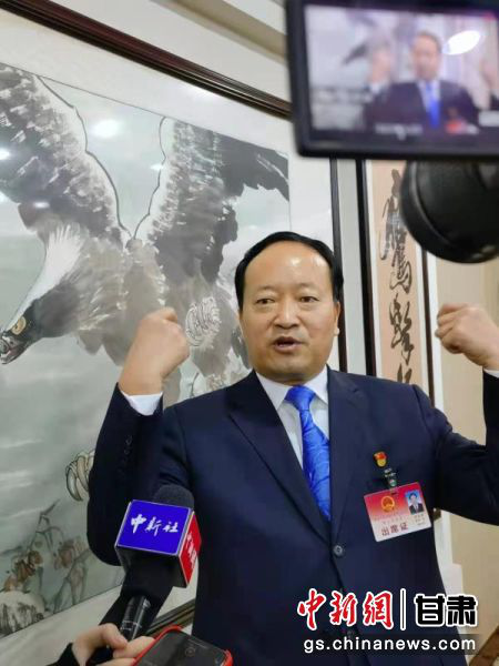 近日,甘肃省酒泉市肃州区长王永宏接受中新社、中新网记者采访。殷春永 摄