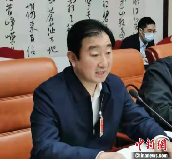 今年全国两会期间,全国政协委员、民革中央常委、甘肃省政协副主席、民革甘肃省委会主委、甘肃省水利厅厅长霍卫平建议“水盆子”县长负责制。受访人供图