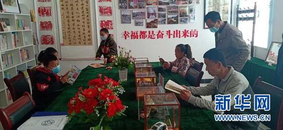 孩子们在“读者乡村文化驿站”阅读。受访对象供图