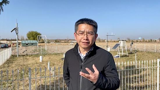 中国农业大学石羊河实验站副站长、中国农业大学水利与土木工程学院院长杜太生在实验站接受澎湃新闻采访。