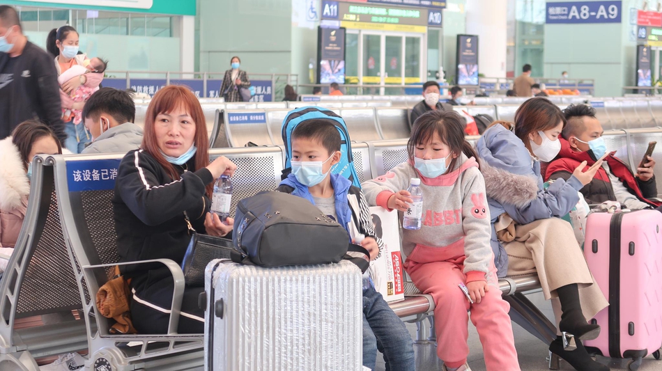 春运返乡人口_春运农民工返乡图片