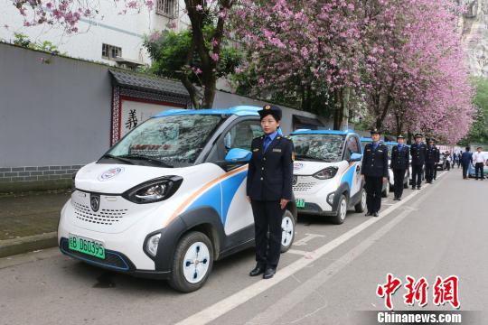 柳州市城管部门上线智慧政务车。 林馨 摄