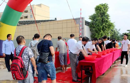 点击此处添加图片说明文字