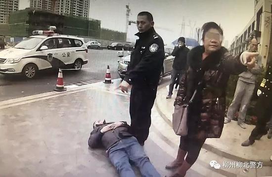韦先生倒地不起