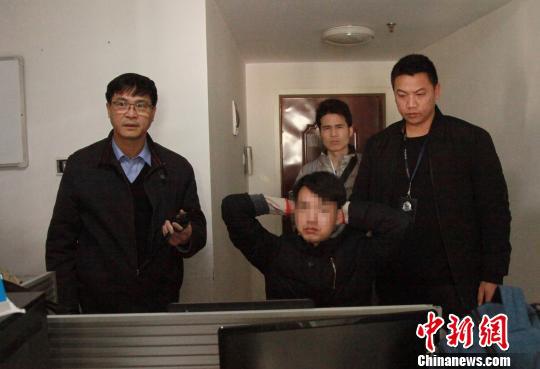 一名犯罪嫌疑人在湖南落网。 黄荣平 摄