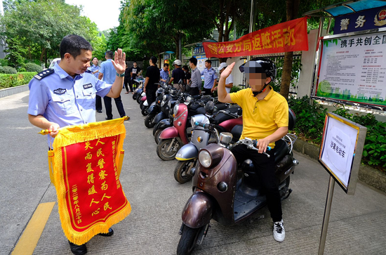 南宁警方集中返赃!这些人被盗的电动车找回来了