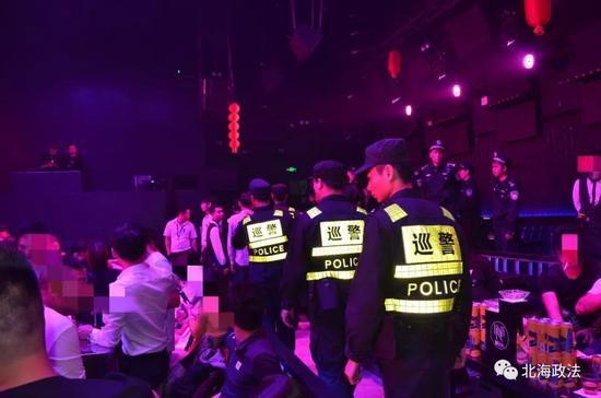 ▲对娱乐场所开展清查