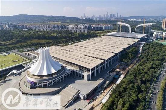 南宁国际会展中心有新造型朱槿花前翼后翼同飞