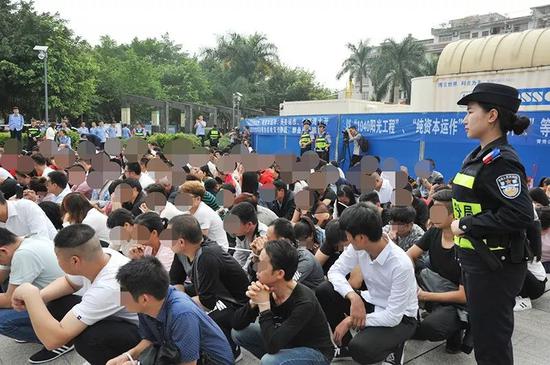 将查获的涉传人员进行控制并检查