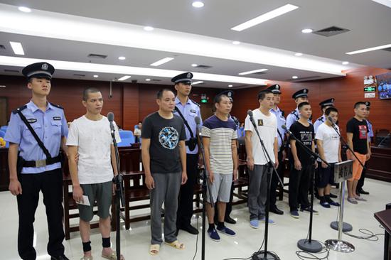 7名被告人受审