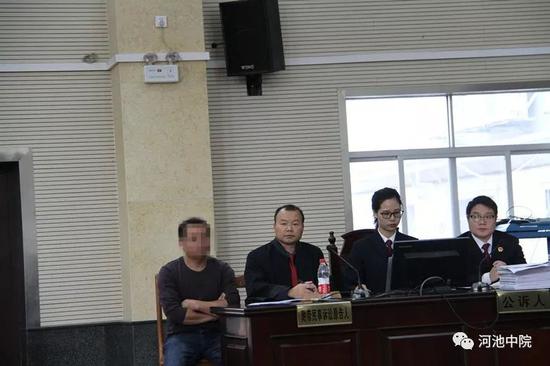 河池21人手持刀棒入室殴打报复他人 还屡屡找