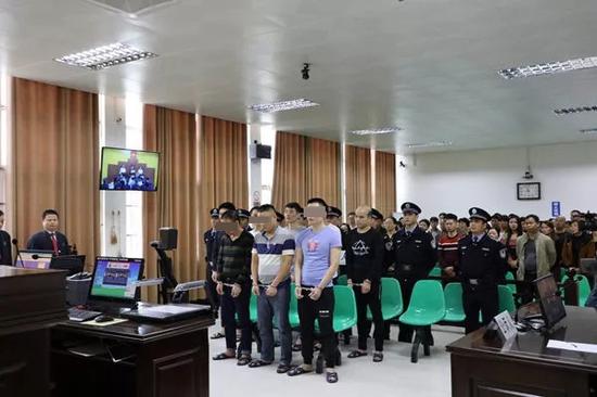被告人程繁荣等人在接受宣判