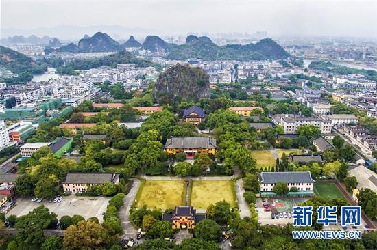 (独秀峰·王城景区 刘相初摄)