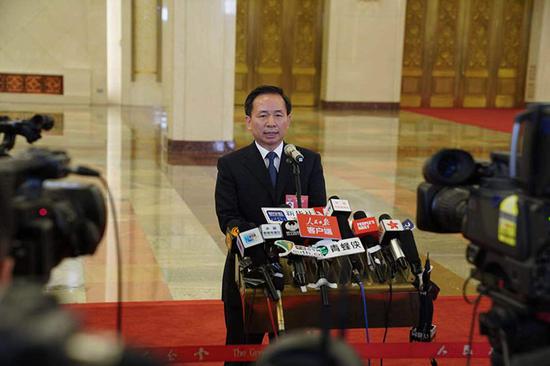 生态环境部部长李干杰回答记者提问。