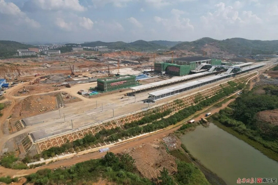 正在建设中的南崇铁路崇左南站 通讯员 韦建松 摄