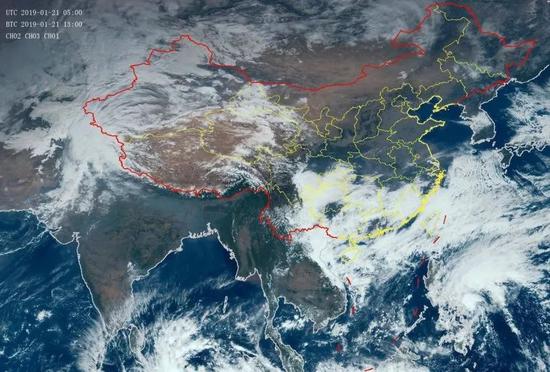 21日中午1点的风云四号卫星云图上可以看到广西上空仍盖着一层厚厚的云层