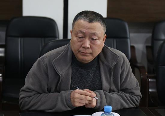 (运管处相关负责人督促两家企业进行整改)