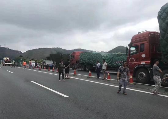 鹿寨有多少人口_这个路口要加宽,鹿寨又多一条二级路了(2)