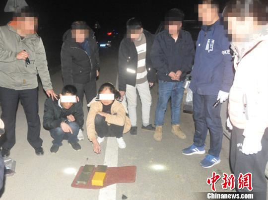 图为指认现场。 卢华宇 摄