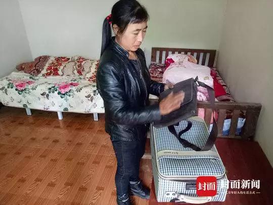 张贵华被逮捕后,父母从警方处领回了他?#21335;?#23376;。
