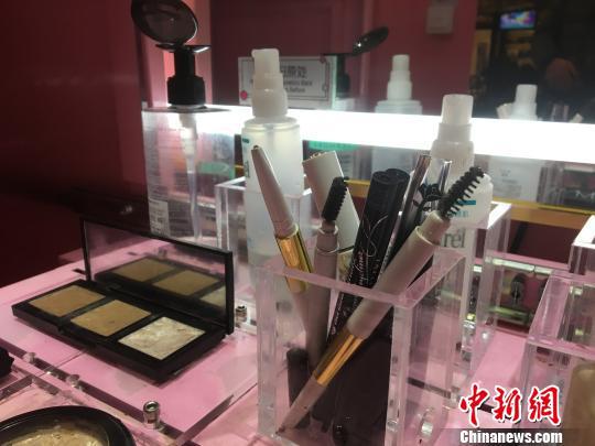 共享化妆品 武一力 摄